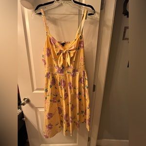 BNWOT torrid size 2 mini tie front yellow floral dress. Has pockets!
